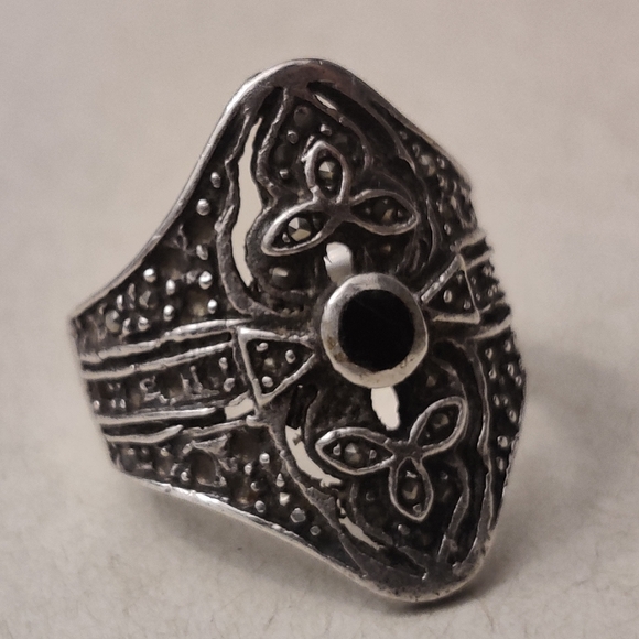 Vintage Sterling Silver Marcasite & Onyx Ring - Picture 7 of 16